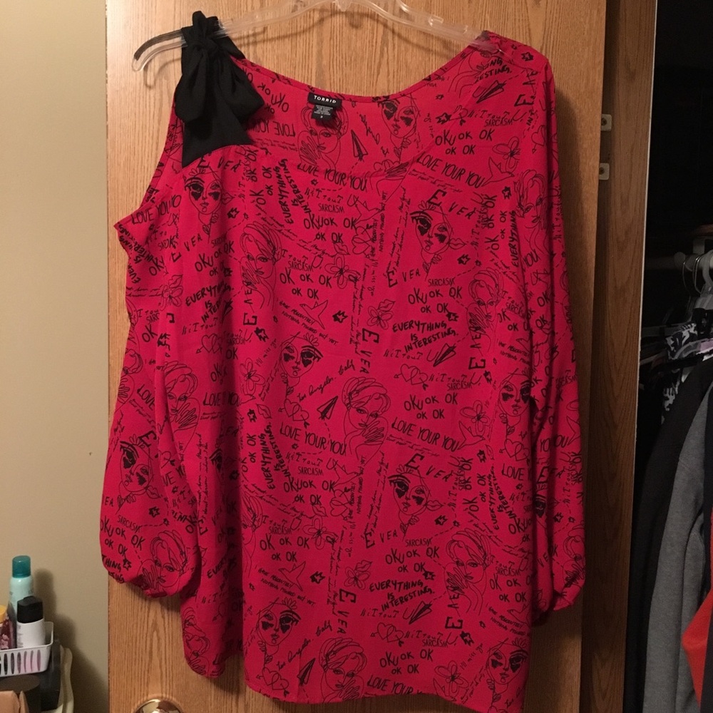 Torrid cold shoulder red/black top size 3